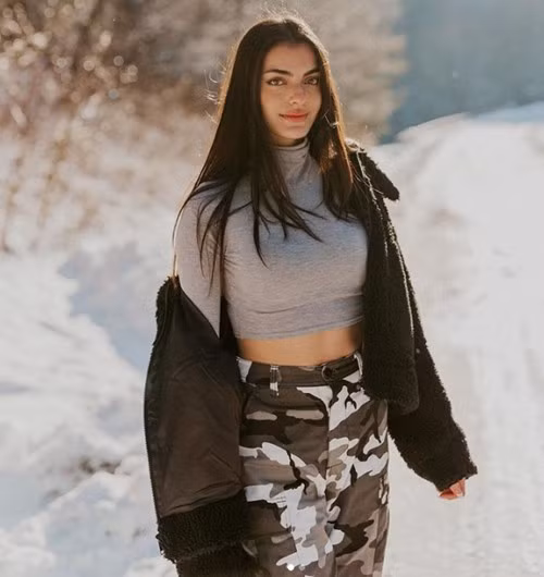 Co gai 21 tuoi lam nen lich su tai giai dua o to danh gia nhat-Hinh-2