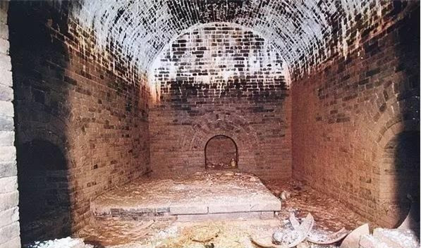 Tào Tháo chỉ huy cướp 30 hòm chứa vàng bạc, mở ra nạn trộm mộ ảnh 1