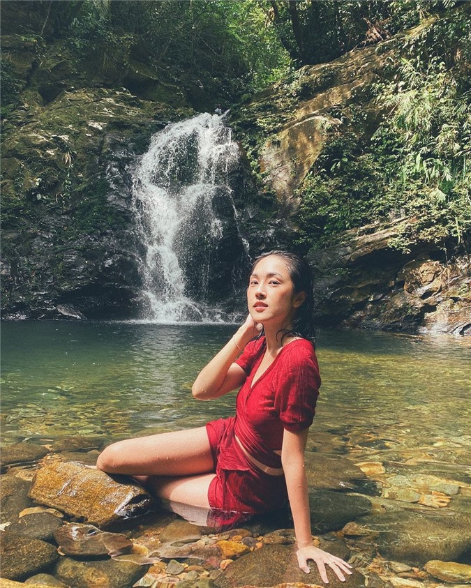  Đến với vườn quốc gia Bạch Mã, du khách nhất định phải tận hưởng làn nước mát lạnh ở Ngũ Hổ. Được kết hợp từ 5 hồ nước nhỏ tạo thành con suối với cảnh quan thiên nhiên xung quanh đẹp tựa bức tranh thủy mặc, Ngũ Hồ luôn thu hút du khách đến đây để thư giãn và tận hưởng giây phút nghỉ dưỡng đáng nhớ. Ảnh: Misoa, Isa_photoforfun.