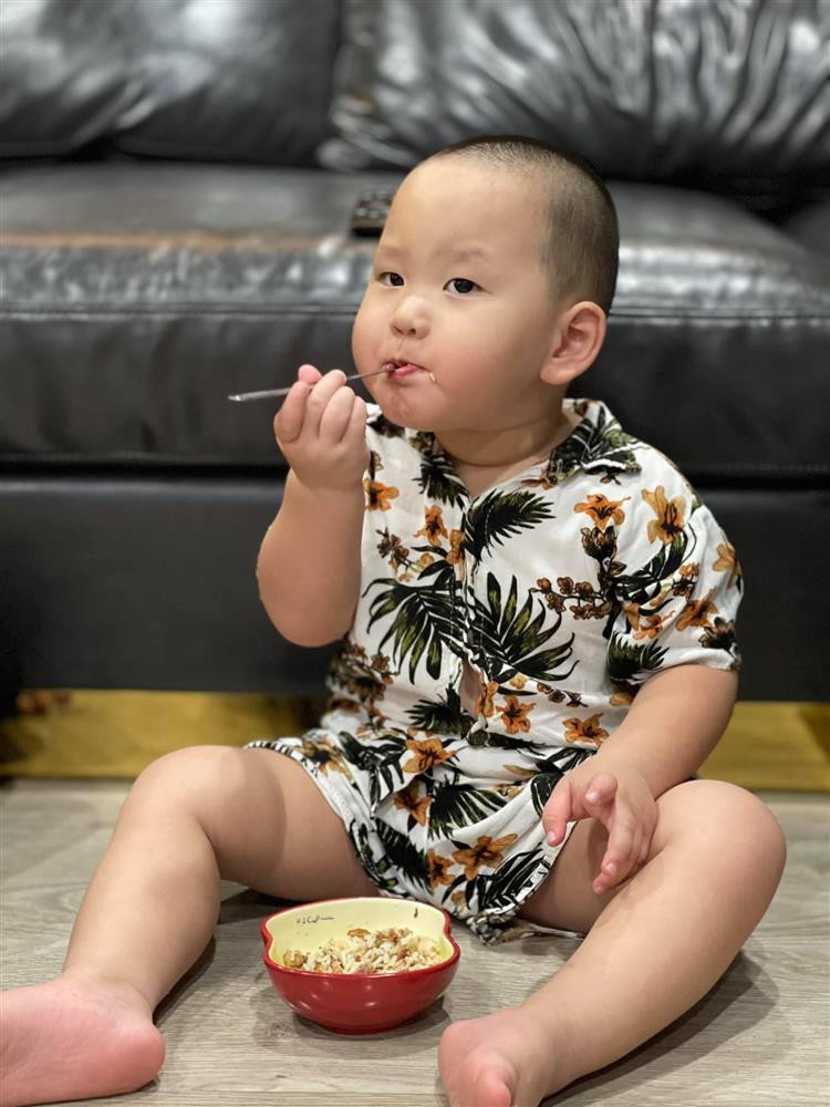 Loat anh an uong cuc yeu cua con trai Tra My Idol-Hinh-4