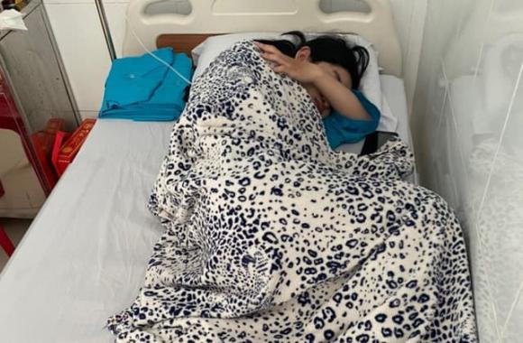 Co gai uong thuoc tu tu vi bi ban trai yeu 10 nam cam sung-Hinh-2