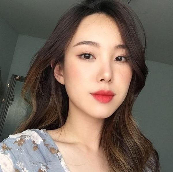 Nhung buoc trang diem nang tam nhan sac cho cac co nang toc den