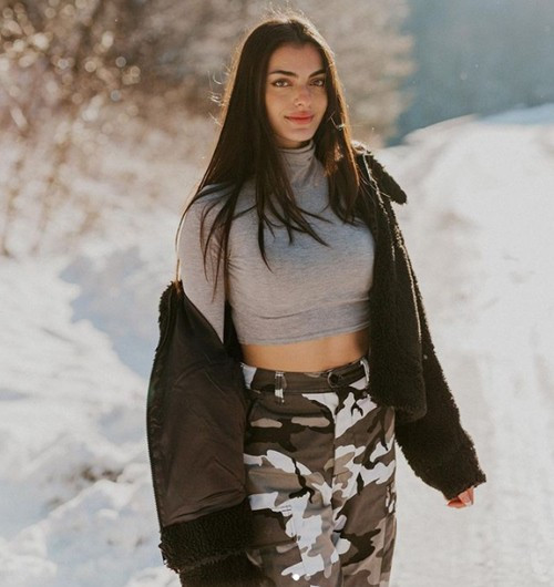 Co gai xinh dep lam nen lich su tai giai dua o to danh gia nhat-Hinh-2