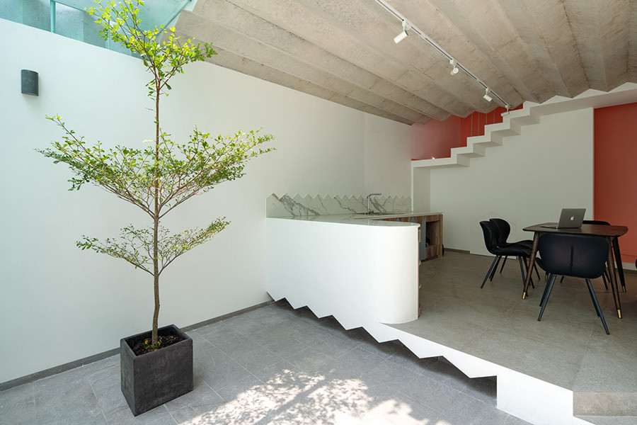 Nhà ống trong hẻm sầm uất, vừa là nơi ở vừa bán hàng ăn ảnh 7