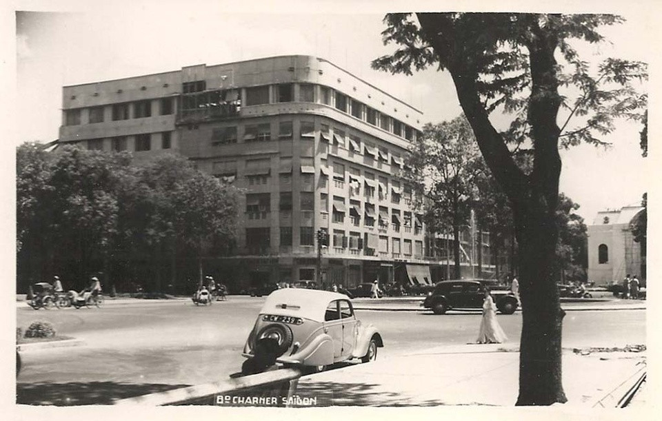 ##sc### Nguyễn Huệ, Lê Lợi, Hàm Nghi, Lê Duẩn, Tôn Đức Thắng là 5 đại lộ đầu tiên của Sài thành. Theo đồ án quy hoạch Sài thành của người Pháp, đường rộng 40 m, vỉa hè 4 m, mỗi bên có 2 hàng cây được gọi là đại lộ (boulevard). Ảnh: Flickr. 