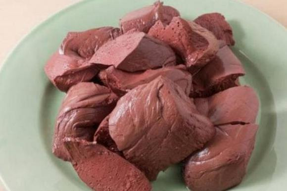 An huyet lon thuong xuyen co tot cho co the khong?