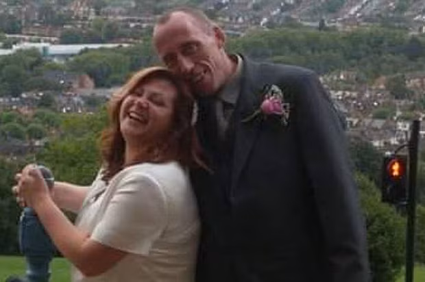 Toi tinh co phat hien chong da co vo con khac tu 20 nam truoc