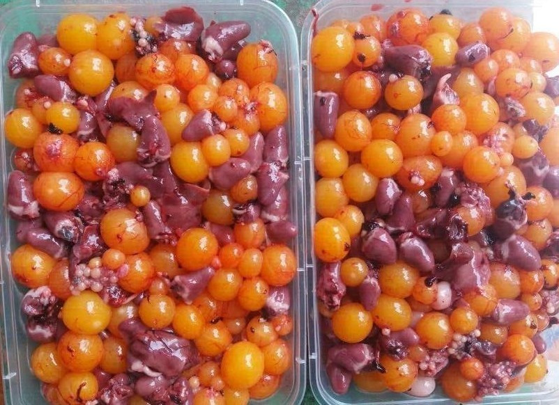 Hang tan trung ga non hoi thoi tuon vao nha hang-Hinh-3