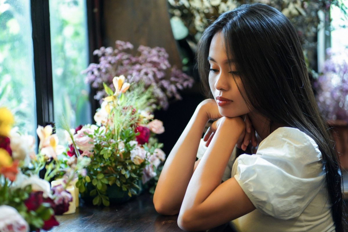 Nu MC bo viec, dap xe xuyen Viet: 