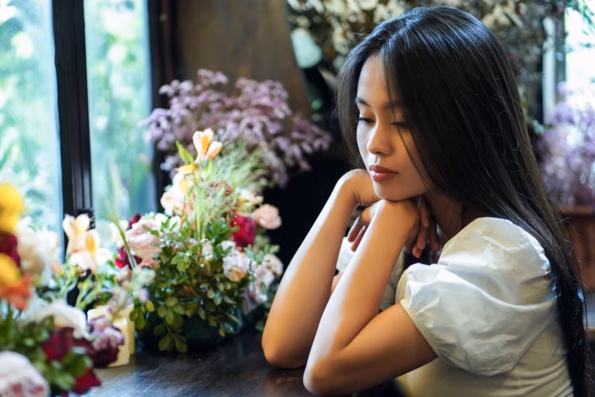 Nu MC bo viec, dap xe xuyen Viet: 