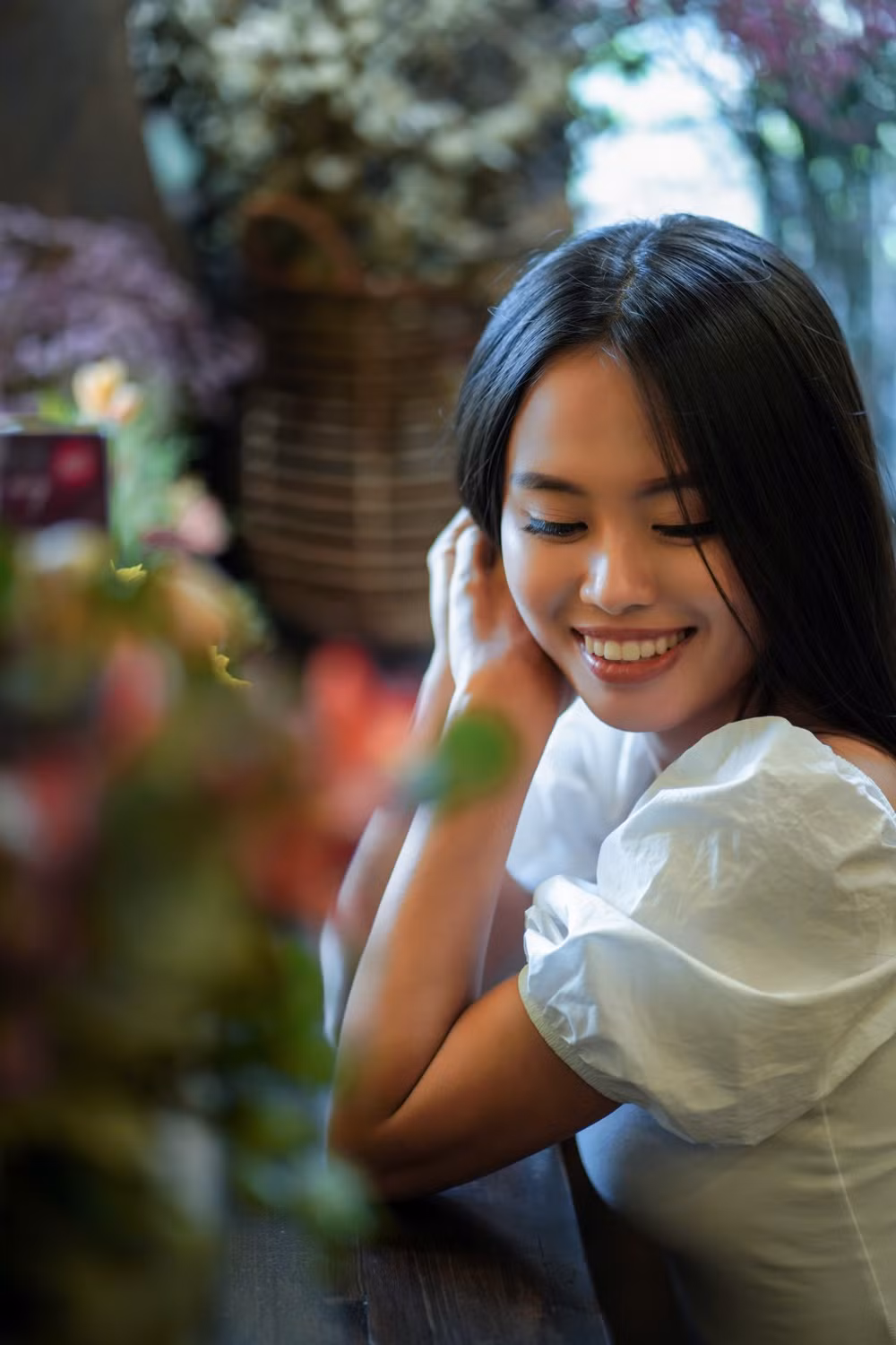 Nu MC bo viec, dap xe xuyen Viet: 