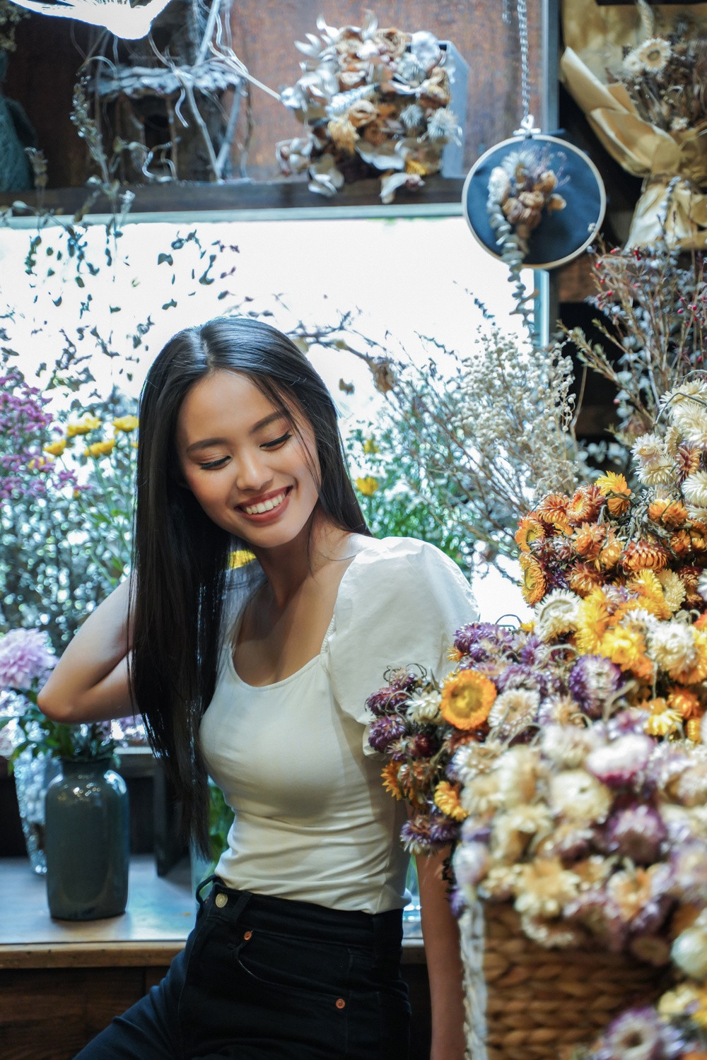 Nu MC bo viec, dap xe xuyen Viet: 