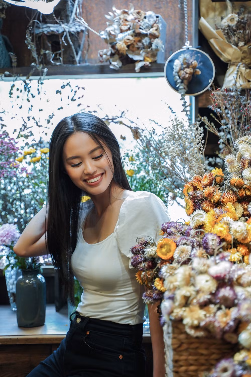 Nu MC bo viec, dap xe xuyen Viet: 