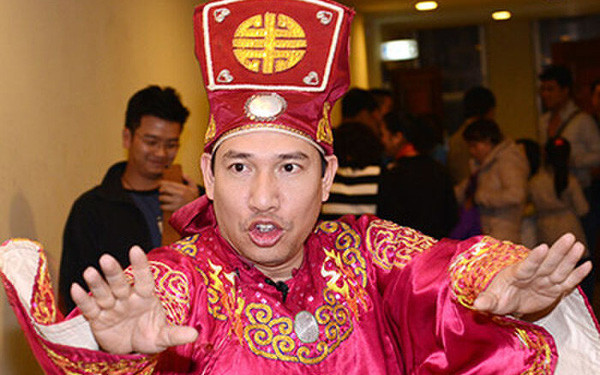 Doi thuc cua ong cau luon leo Tue Nhi trong 