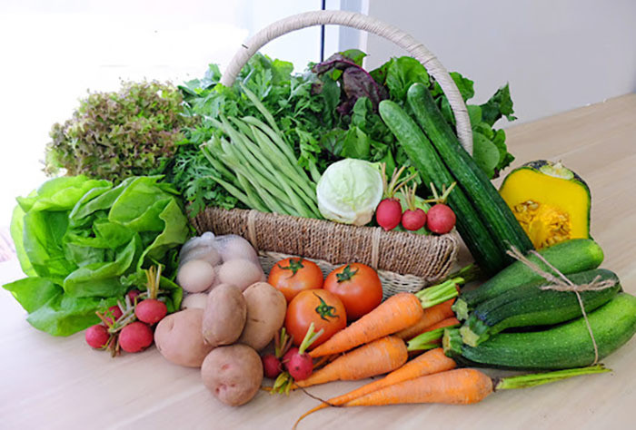 Tiem ban hoa, hang sua dien thoai chuyen sang ban rau, ban ca