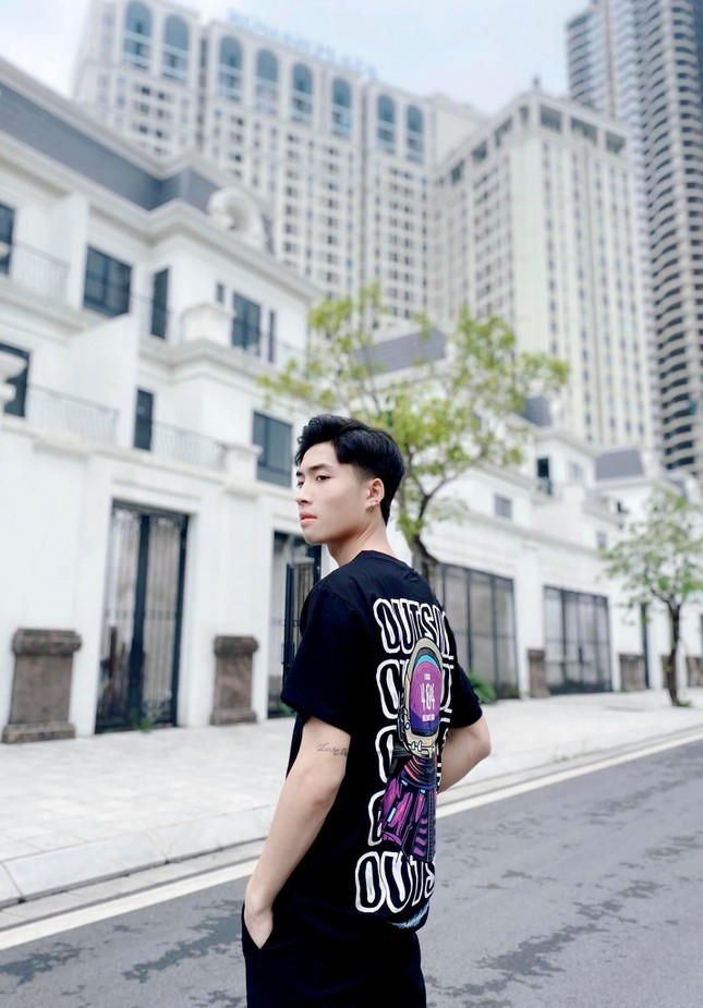 Huy tâm sự: “Mình rất vui và phấn khích khi sự cố gắng và nghiêm túc trong nghề đã gặt hái kết quả bằng sự quan tâm của mọi người.Đó là sự cổ vũ rất lớn cho Huy ở những sản phẩm tiếp theo”. 