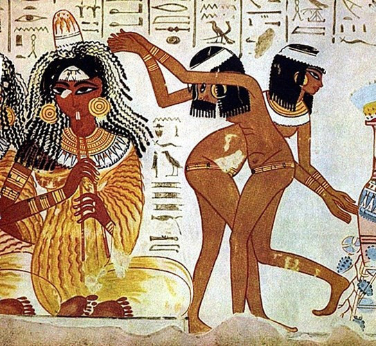 Ngay từ hàng ngàn năm trước, người Ai Cập cổ đại đã có những bí kíp để cải thiện sức khỏe tình ái cũng như cách phòng bệnh lây qua đường tình ái được ghi lại trong những văn tự cổ bằng giấy papyrus.