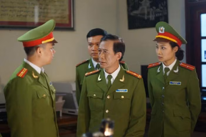 "Cảnh sát đẹp trai nhất màn ảnh" phải chào thua nhân vật U60 "Cảnh sát đẹp trai nhất màn ảnh" phải chào thua nhân vật U60 ảnh 1