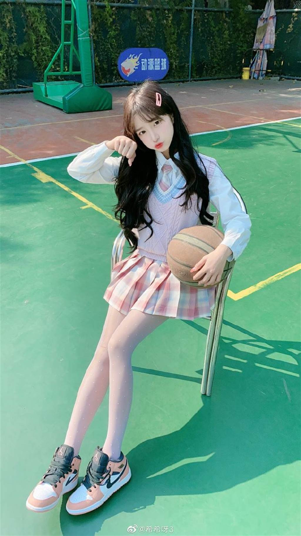 Quen photoshop cai bong, hot girl lo voc dang that gay choang-Hinh-2