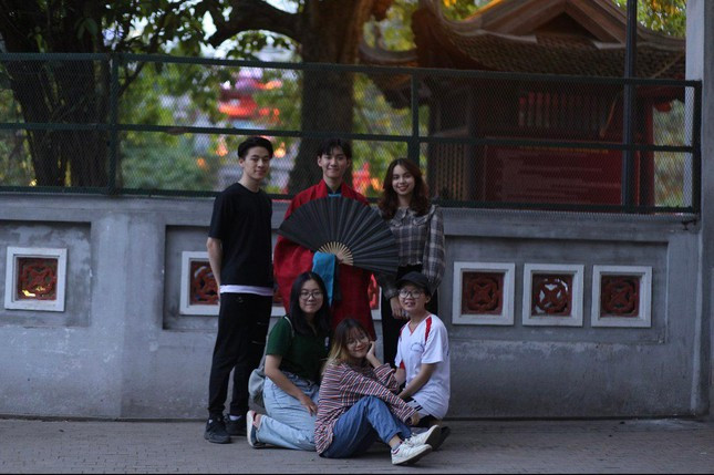 Trien lam truc tuyen: Chuyen minh de thich nghi trong boi canh moi-Hinh-3