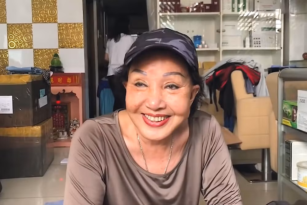 Nghe si Hong Nga tuoi 76: Khong mang tien bac, muon an nghi o que nha