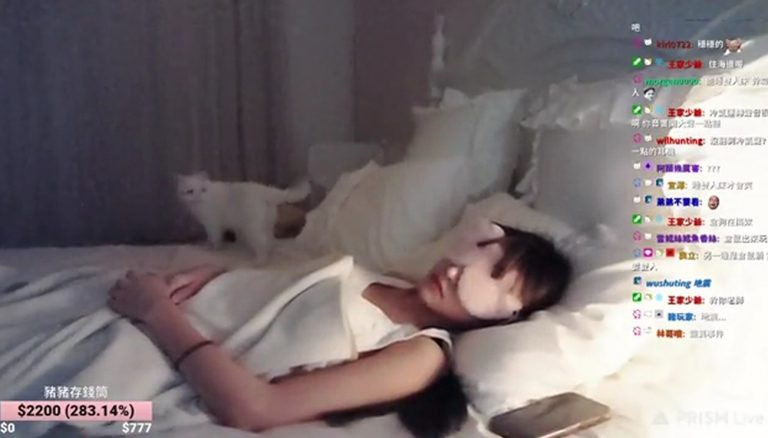 Chi viec nam ngu, co gai thuc day nhan ngay hon 60 trieu dong