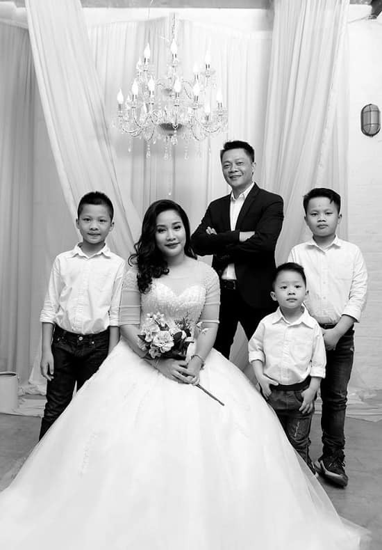 To am cua MC Tran Quang Minh ben vo dam va 4 con trai-Hinh-6