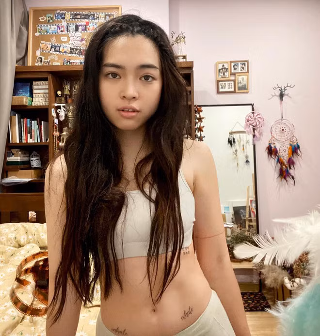 Là một trong những cái tên gắn liền với liên hoàn phốt đầy ồn ào, Khánh Vân không ít lần bị antifan "cà khịa", kể cả là về phong cách ăn mặc. Cụ thể, một netizen đã nhận xét: "Chị là người của công chúng mà chẳng sang chút nào, chỉ làm xấu mặt nghệ sĩ"