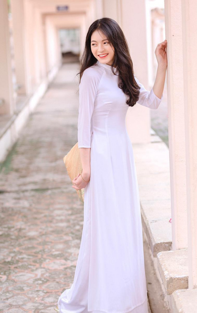 Hoa khoi truong Y so huu ve dep gay thuong nho trong ta ao dai-Hinh-6