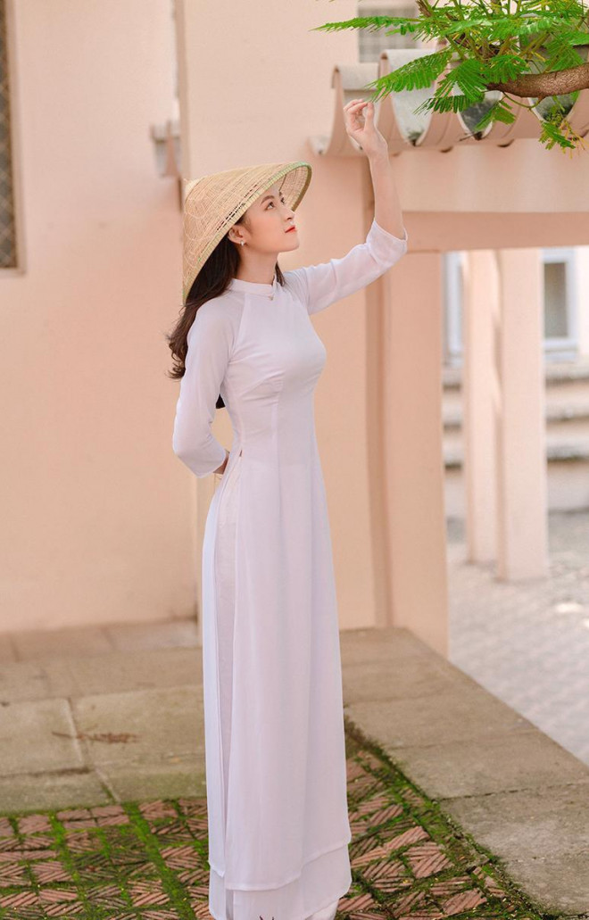 Hoa khoi truong Y so huu ve dep gay thuong nho trong ta ao dai-Hinh-9