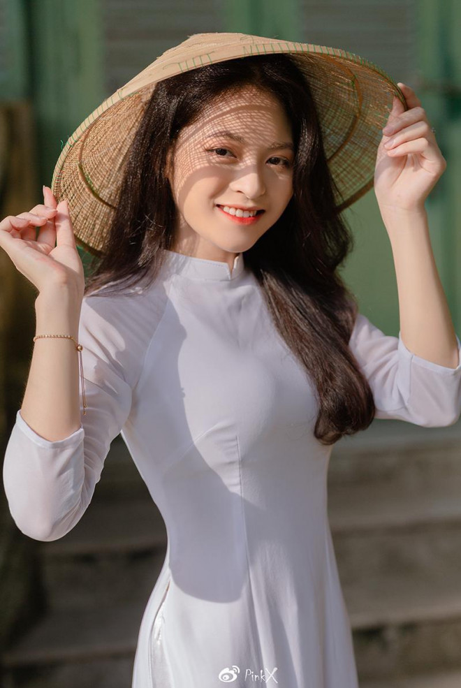 Hoa khoi truong Y so huu ve dep gay thuong nho trong ta ao dai-Hinh-3