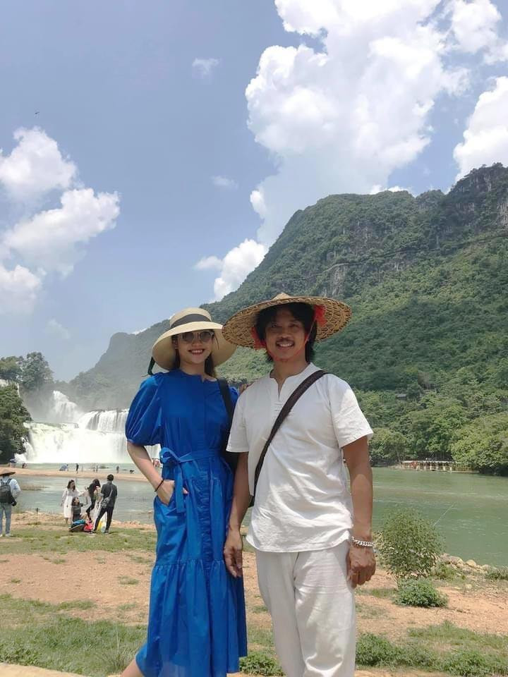 òn nay, khi đã 43 tuổi và lấy vợ trẻ kém 20 tuổi, Chí Anh già xọm đi trông thấy.