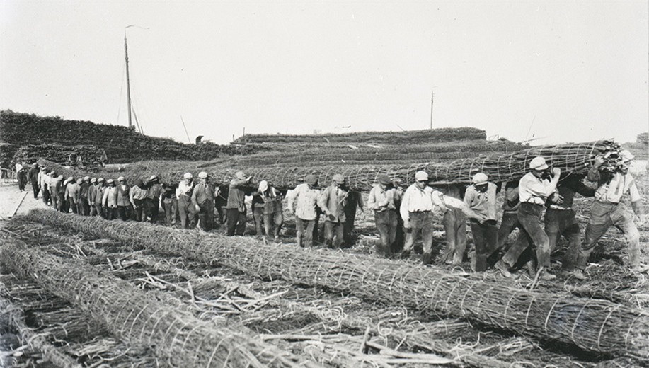 br/> Điều phi thường là việc thi công được tiến hành vào đầu thế kỷ trước, và chỉ trong khoảng thời gian vẻn vẹn có 6 năm, từ 1927 đến 1933.