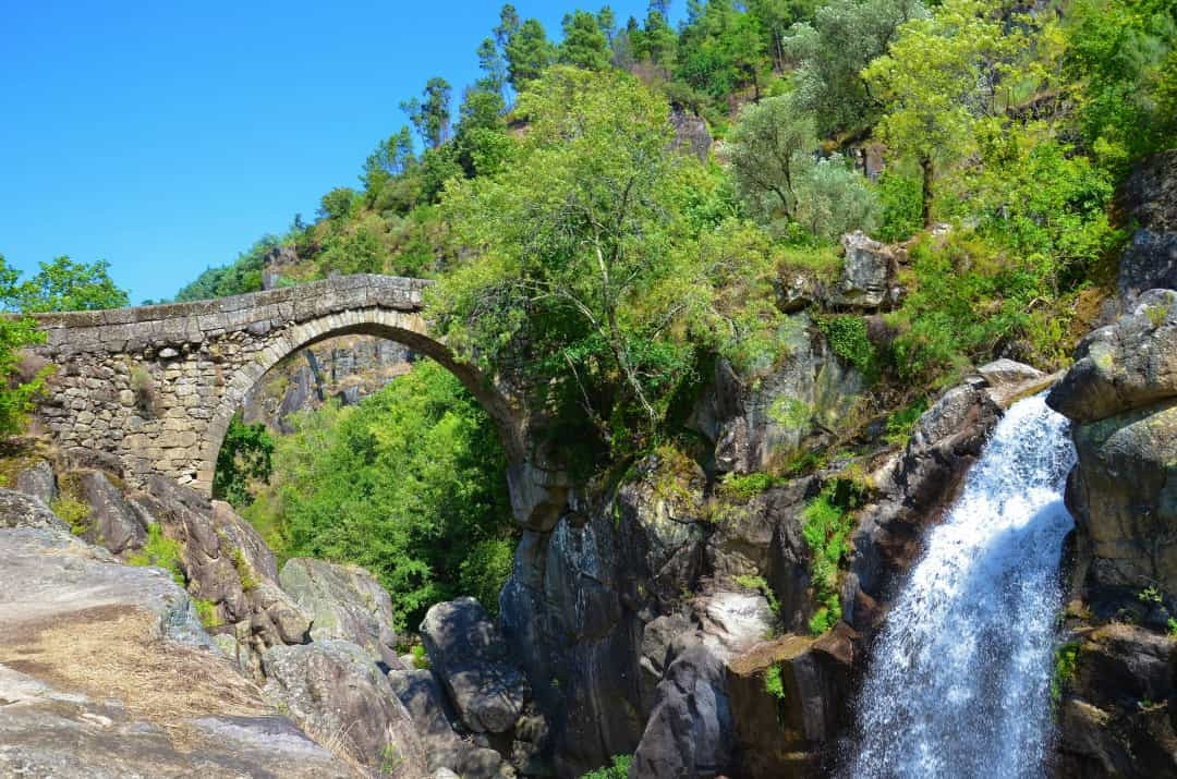 Bạn có dám đi qua "Cây cầu của quỷ" không? - Hình 14 Ban co dam di qua