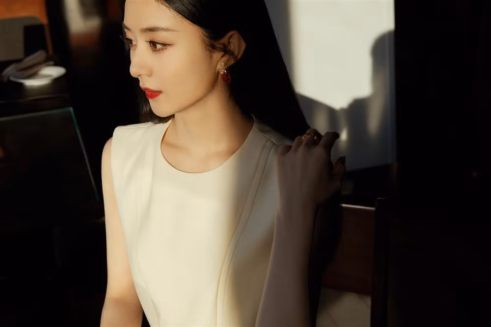 Trieu Le Dinh khong the thanh co dau vi lenh cam tu me chong-Hinh-3