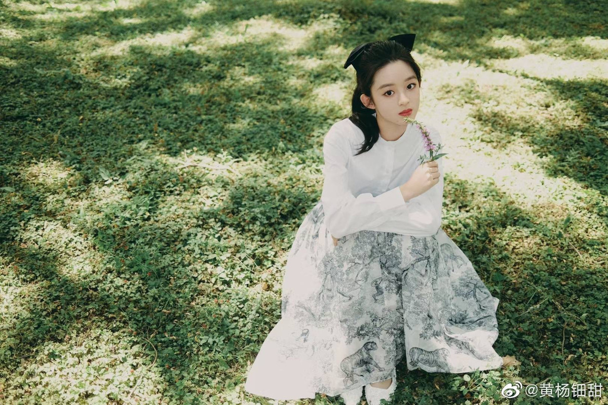 Triệu Linh Nhi là một trong những vai diễn để đời của Lưu Diệc Phi. Cô đóng phim này khi mới 17 tuổi, đang ở thời kỳ đỉnh cao nhan sắc. Với Hoàng Dương Điền Điềm, đây vai chính đầu tiên trong sự nghiệp của sao nhí 14 tuổi.