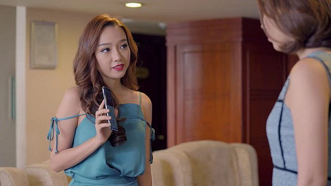 Khinh vợ sếp bán hoa quả ngoài chợ, tiểu tam đến tận nơi cà khịa Khinh vo sep ban hoa qua ngoai cho, tieu tam den tan noi ca khia