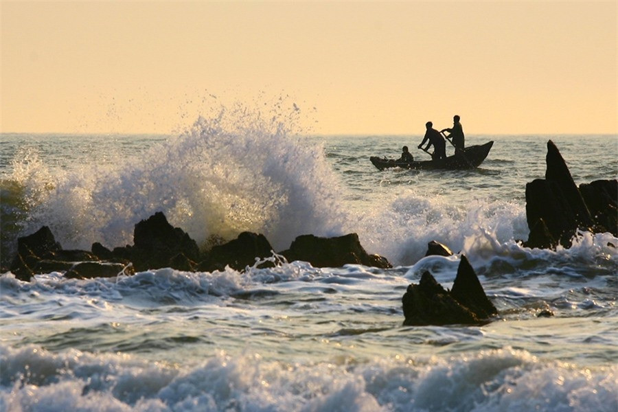 Ở đây không có những con tàu lớn, mà chỉ là những chiếc thuyền nhỏ đánh cá ven bờ.