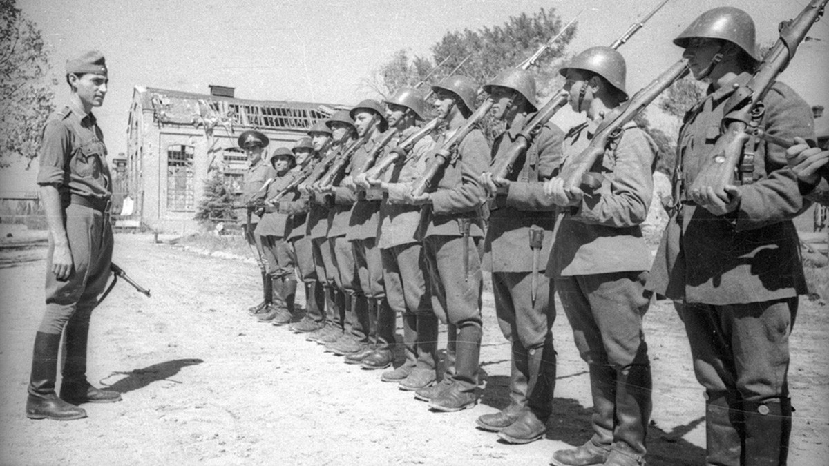 Những quốc gia sát cánh cùng phát xít Đức đánh Liên Xô có động cơ gì? Nhung quoc gia sat canh cung phat xit Duc danh Lien Xo co dong co gi?