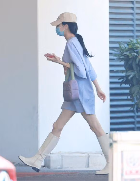 Địch Lệ Nhiệt Ba gầy báo động, "rao bán" cả ngực lẫn đầu gối Dich Le Nhiet Ba gay bao dong,