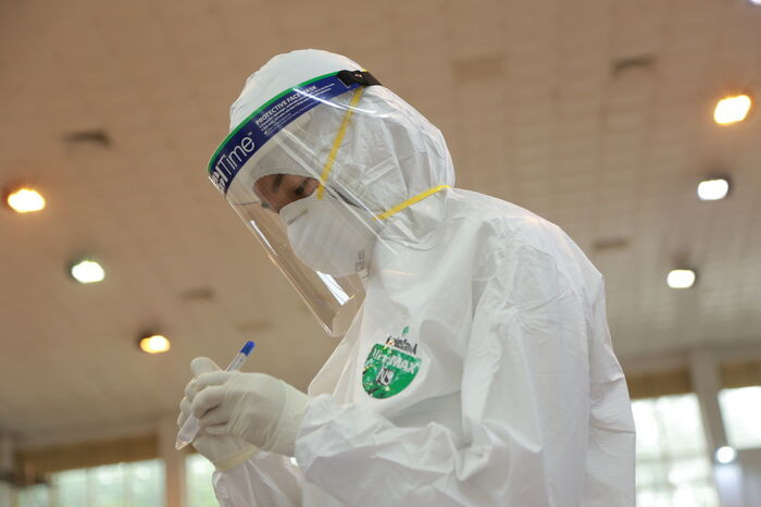 F0 cach ly tai nha, hang xom co can qua lo lang?-Hinh-3