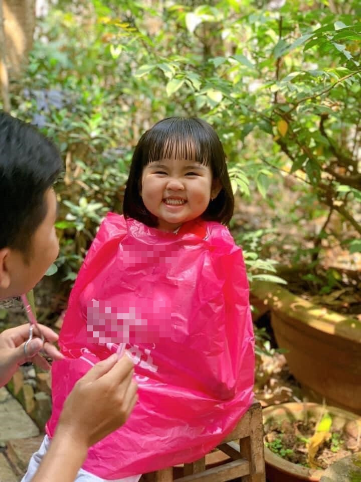 Bieu cam de thuong cua em be duoc bo cat toc-Hinh-5