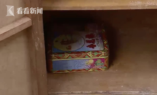 Vut chiec tu cu cua cha, con trai soc nang khi nhan lai thu khong ngo