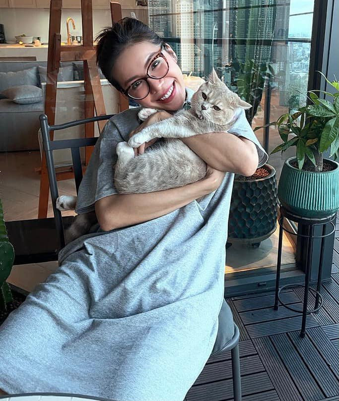 Nghe si Viet ban kim chi, thanh ly quan ao thoi dich-Hinh-5