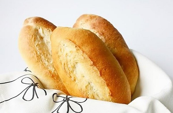 Nhung nguoi khong nen an banh mi keo ruoc hoa vao than