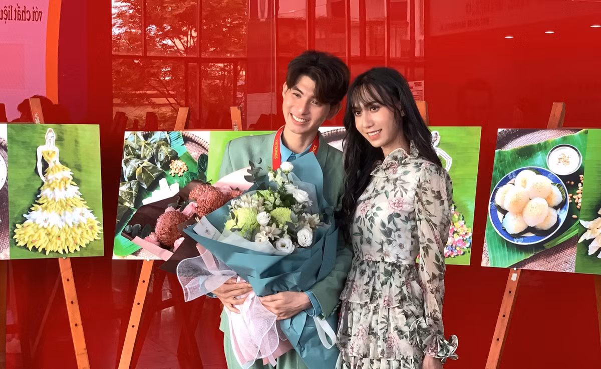 Ca sĩ chuyển giới Lynk Lee bị công kích khi cắt bỏ yết hầu - Hình 3 Ca si chuyen gioi Lynk Lee bi cong kich khi cat bo yet hau-Hinh-3