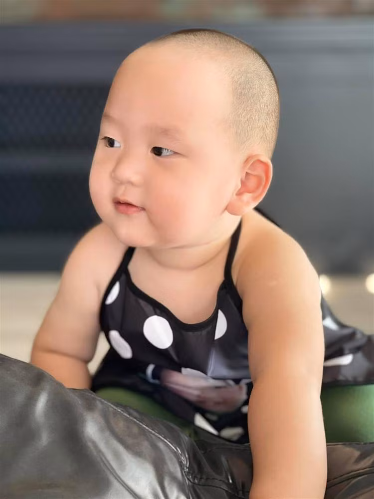 Hinh anh con trai Tra My Idol hoa dau bep nhi sieu dang yeu-Hinh-4