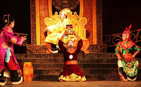 Mạc Mậu Hợp là ông vua cuối cùng của triều đại nhà Mạc (giai đoạn đóng đô ở Thăng Long). Nắm quyền trong giai đoạn nhà Mạc suy yếu, Mạc Mậu Hợp trải qua nhiều biến cố đau thương. Theo sách "Lịch triều hiến chương loại chí", năm 1578, Mạc Mậu Hợp bị sét đánh, may mắn thoát chết nhưng bị liệt nửa người.