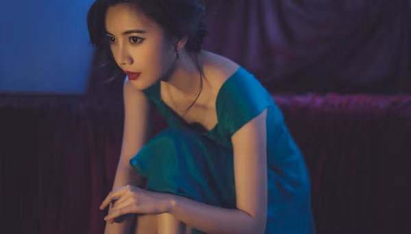 Toi hoa da khi doc het cuon so chong giau trong tu quan ao