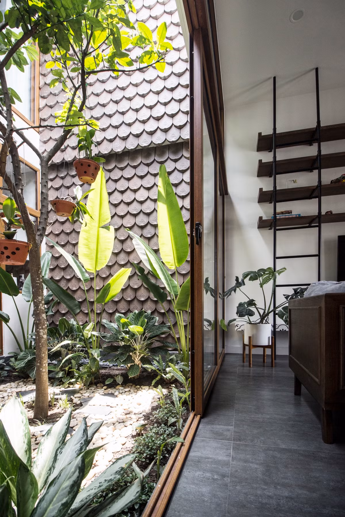 Sau 10 nam bon ba, con trai xay nha 150m2 o que bao hieu me-Hinh-12